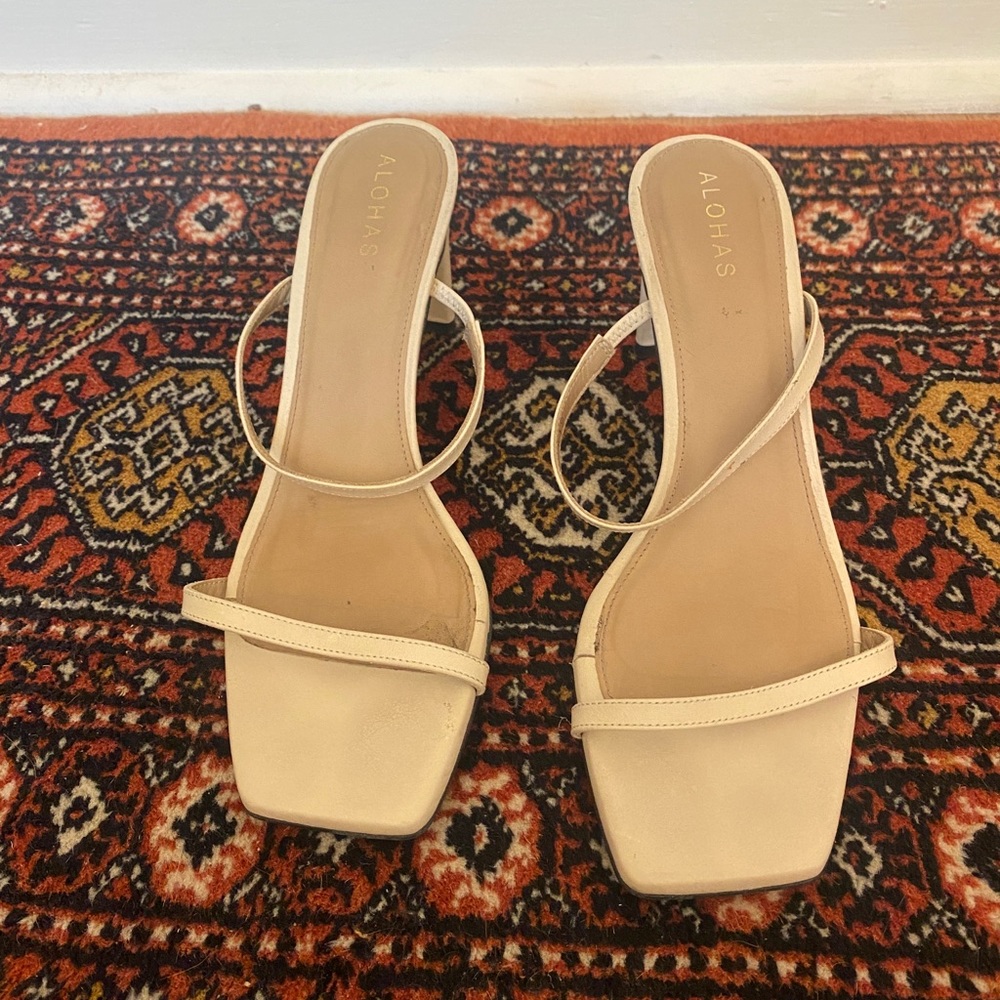 Aloha Cannes beige size 40